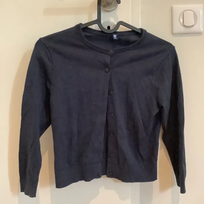 Gilet fille bleu marine col rond uniqlo 5 6 ans