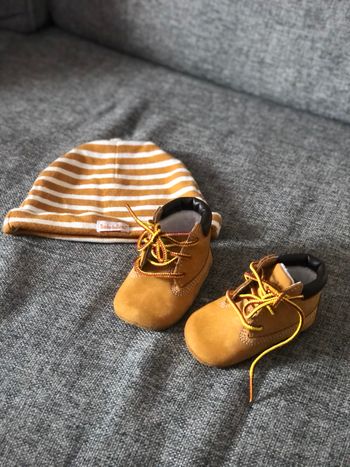ensemble chaussures et bonnet timberland