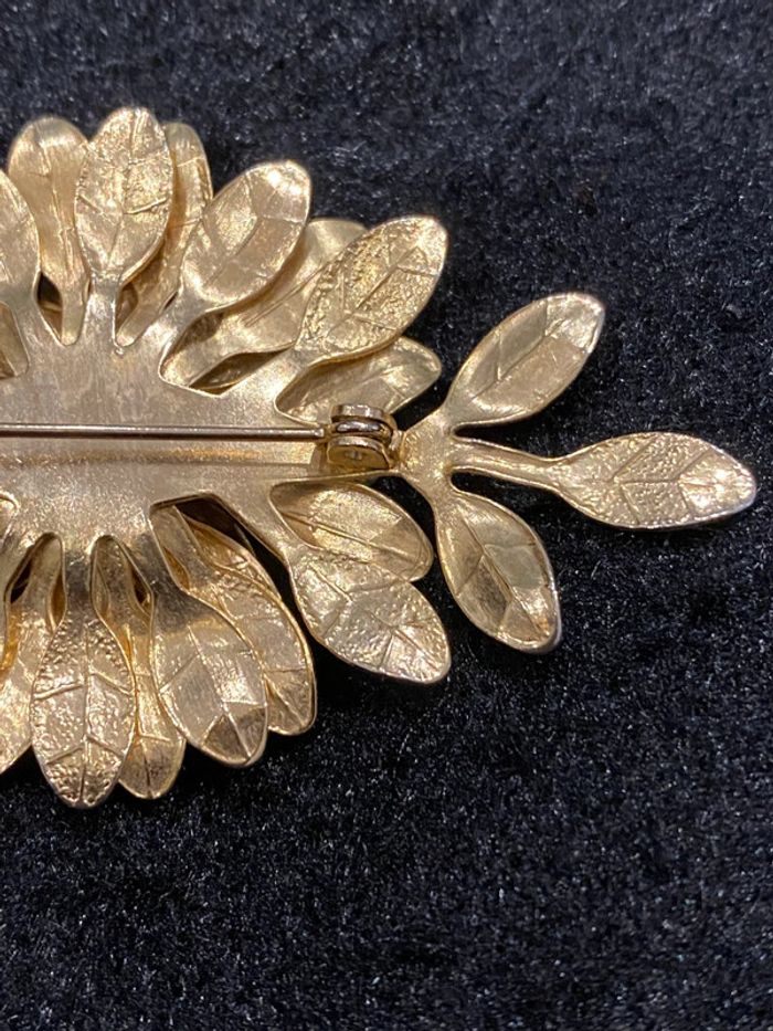 Broche Vintage en métal doré - photo numéro 8