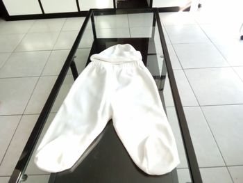 Lot d'un bonnet et d'un pantalon. Kimbaloo boy. 6 mois