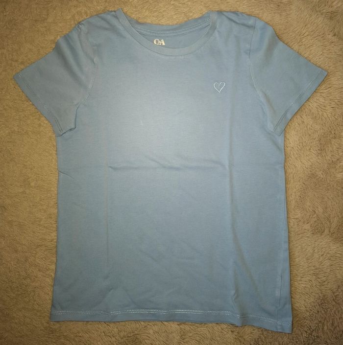 T shirt bleu uni avec un coeur brodé 10 ans c&a - photo numéro 2
