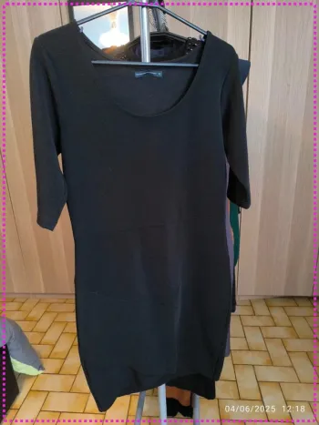 Robe noire moulante