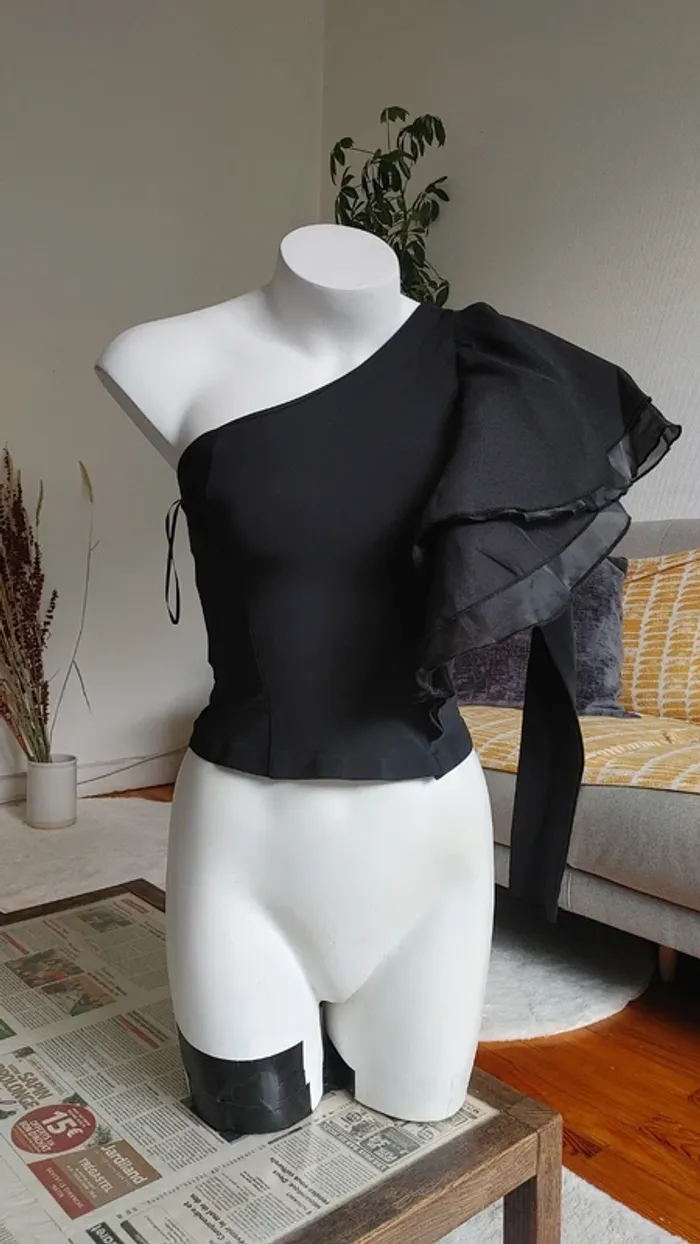 Magnifique top one shoulder volant polyamide nylon - photo numéro 3