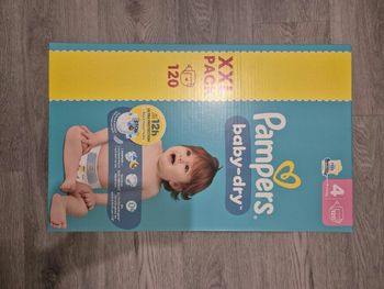 1 carton de couches pampers taille 4
