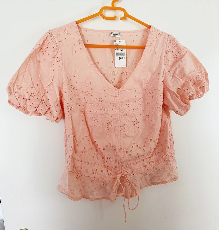 Top rose pale à broderies anglaises - Pimkie