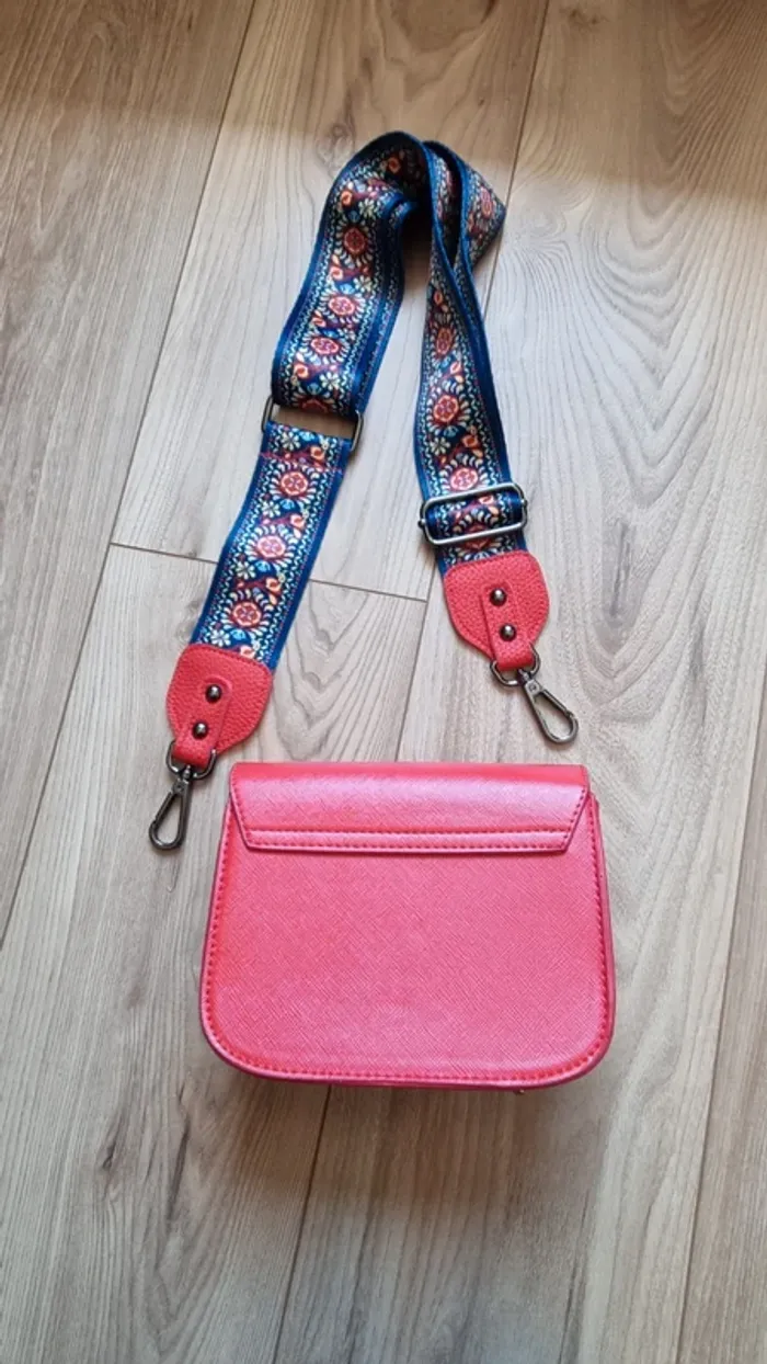 Mini sac rouge - sangle ethnique - photo numéro 3