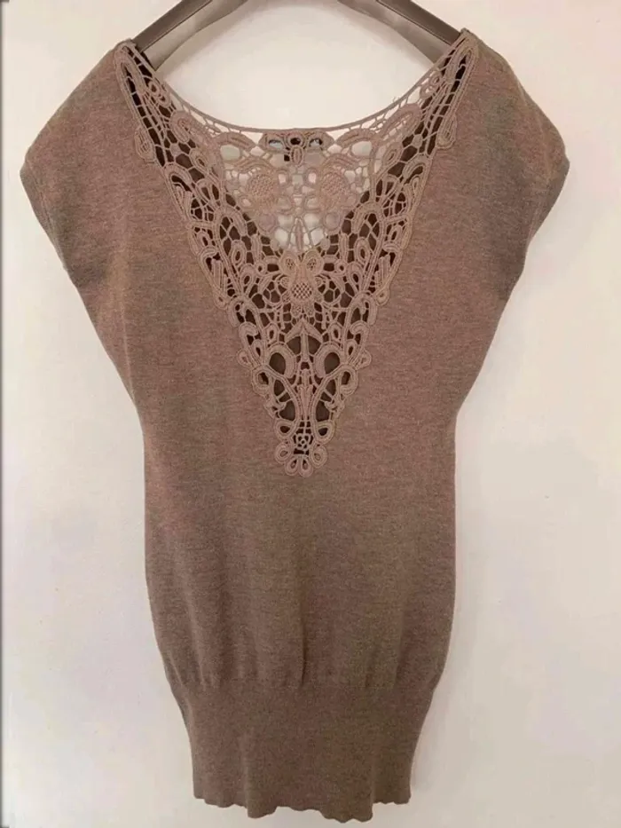 Haut avec dentelle  dos  Taille Unique  /38 - photo numéro 5