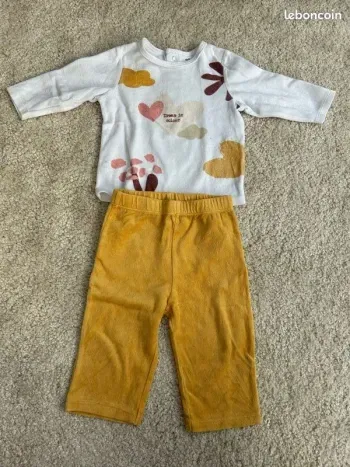 Pyjama d'hiver deux pièces en velours bébé fille - 12 mois