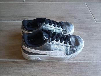 Baskets Puma fille pointure 31 noires paillettes softfoam très bon état