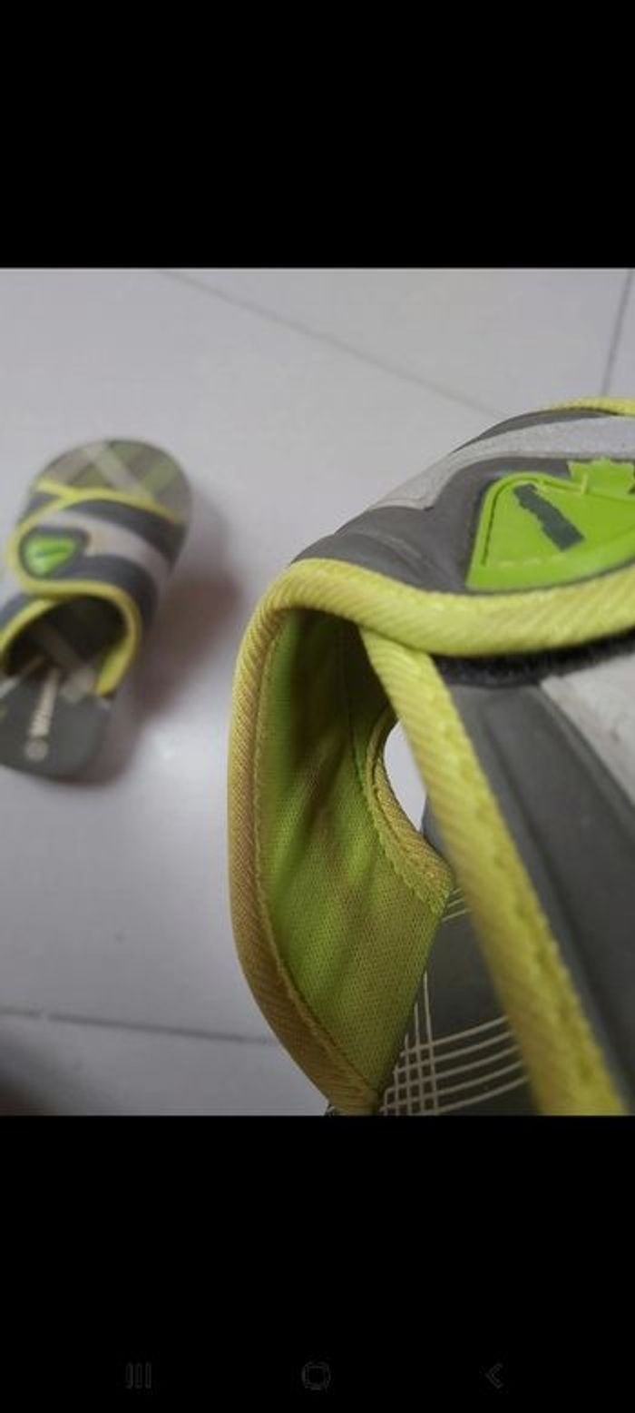 Tong de plage à scratch Pointure 30 - photo numéro 9