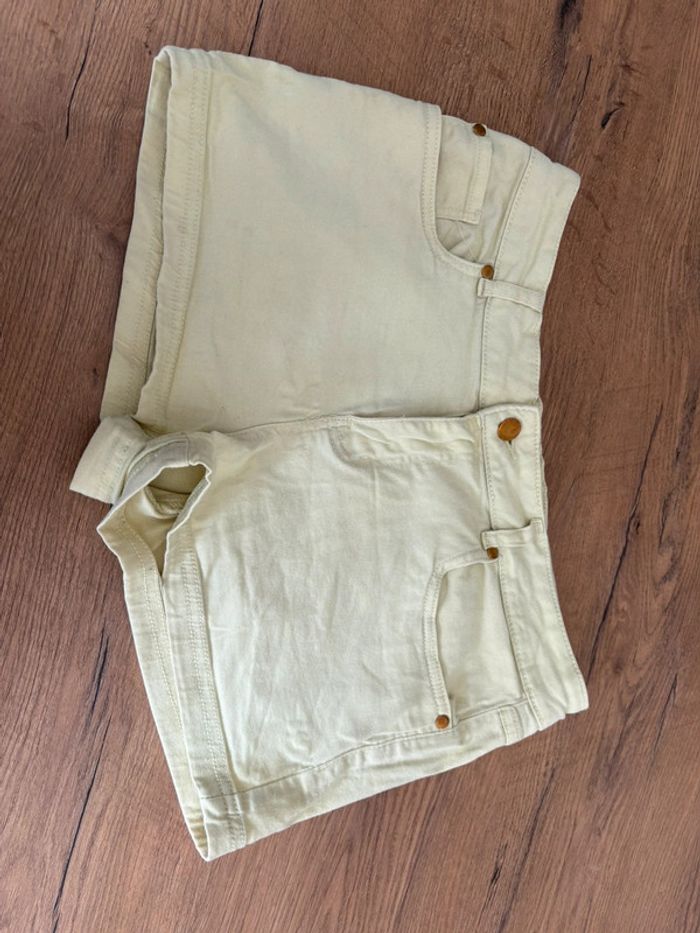 Short jaune