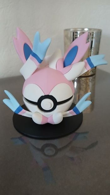 Pokeball Nymphali