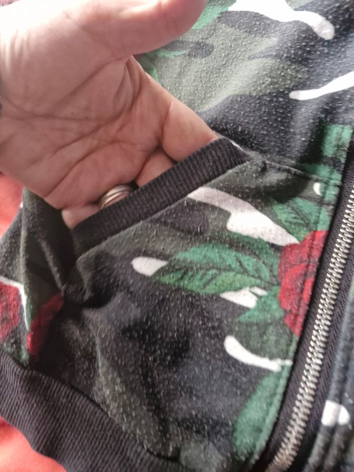 Superbe veste zippée camouflage et roses - photo numéro 4