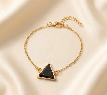 Beacelet doré design triangle noir Neuf