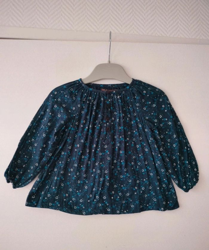 (c) Blouse bleu marine fleurs Bout'chou
