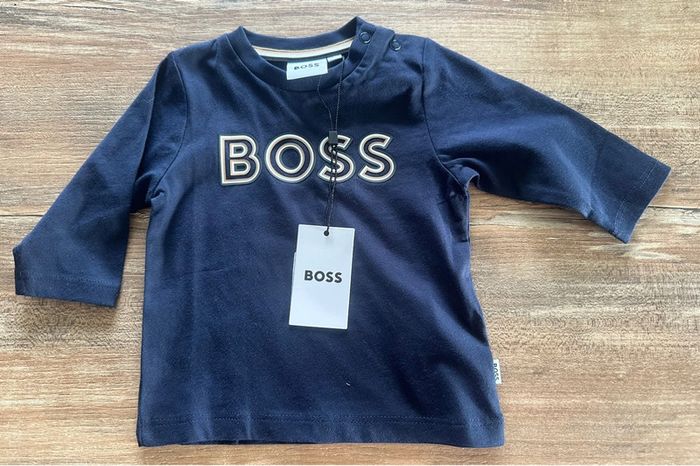 Haut Hugo Boss 3 mois neuf