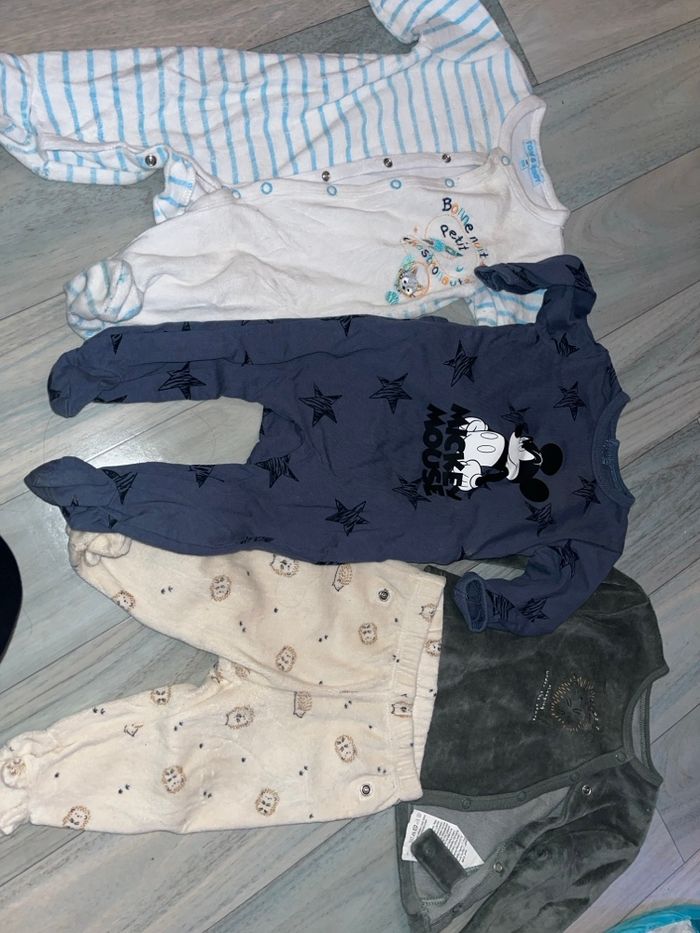 Lot 3 pyjamas