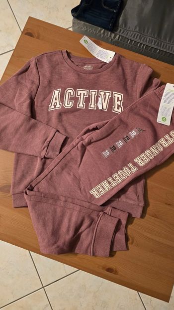 Neufs (non portés) jogging molleton 10 ans fille