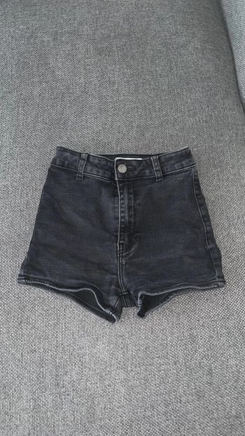 Short court Bershka noir