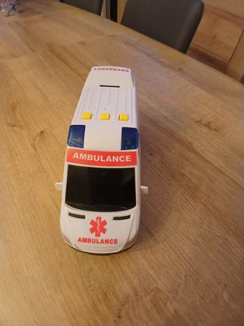 Véhicule ambulance jouet