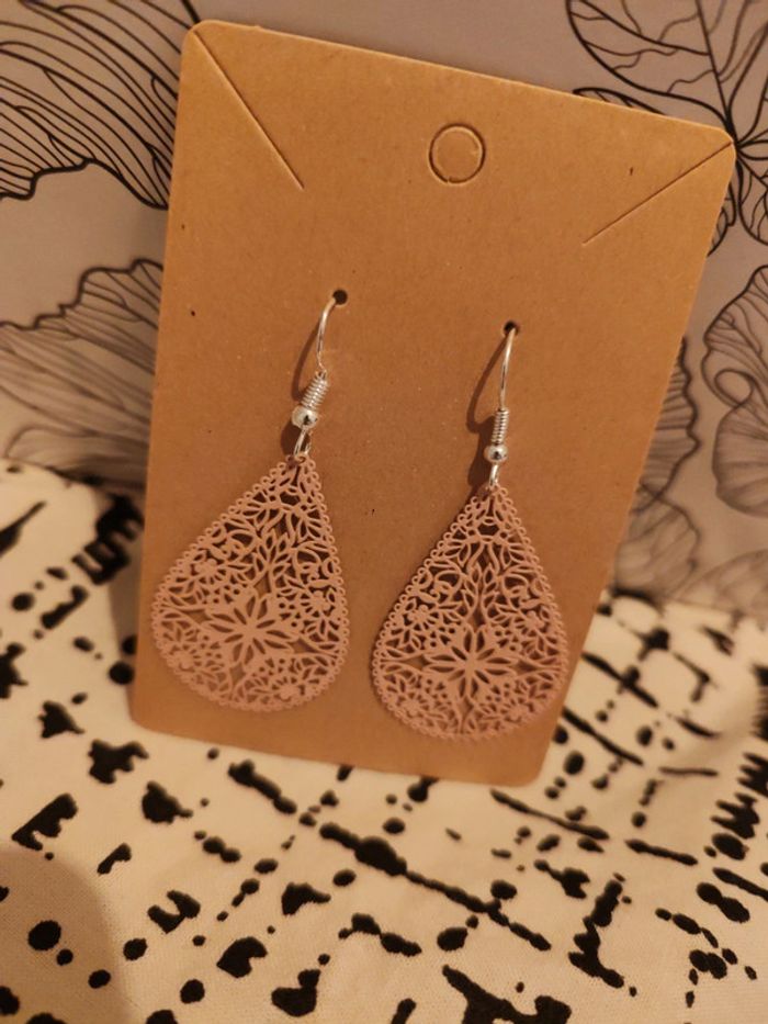 Boucle d'oreille rose