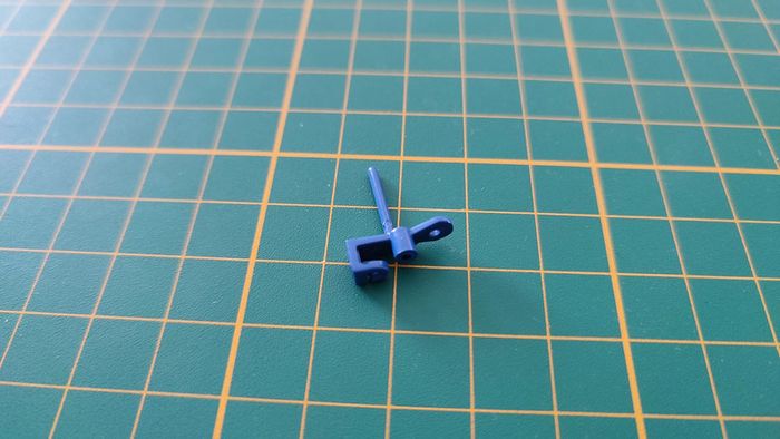 Verrou du capot 61G n°61 pièce détachée Renault R8 Gordini 1/8 1/8ème Eaglemoss collections #A67 - photo numéro 2