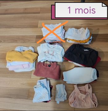 Lot de 27 articles bébé fille 1 mois