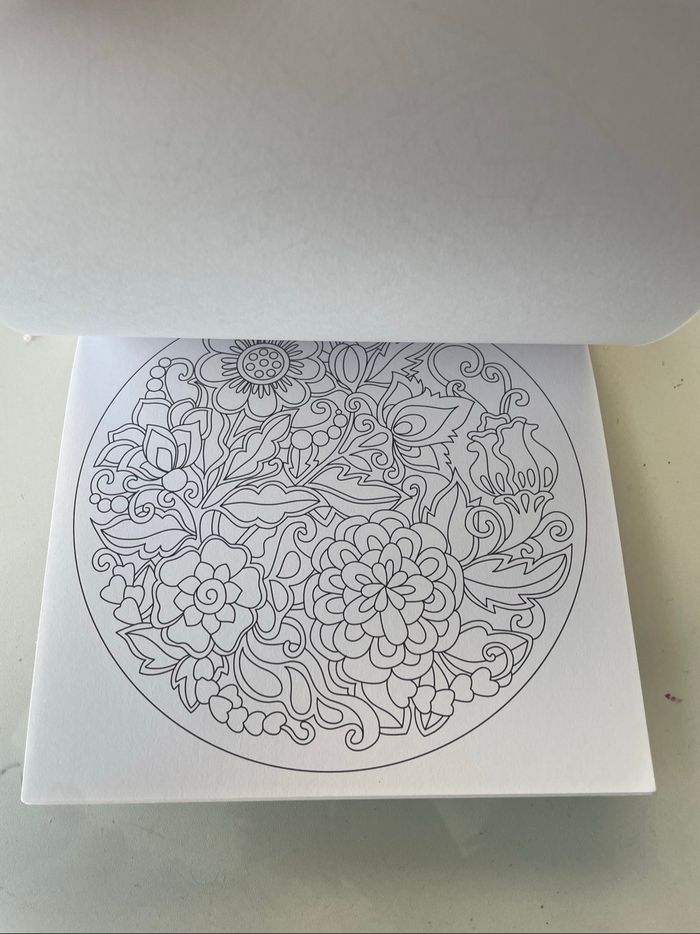 Livre de coloriages  mandalas - photo numéro 5