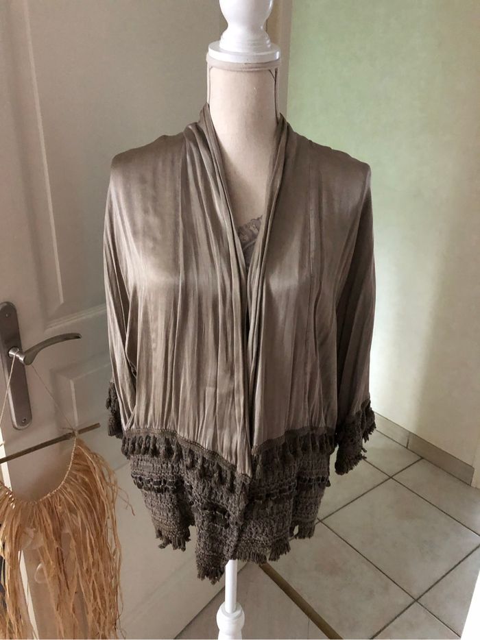 Veste mordorée avec pompon et pieces neuve
