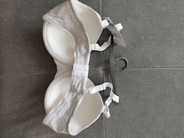 Soutien gorge 95 D neuf - photo numéro 2