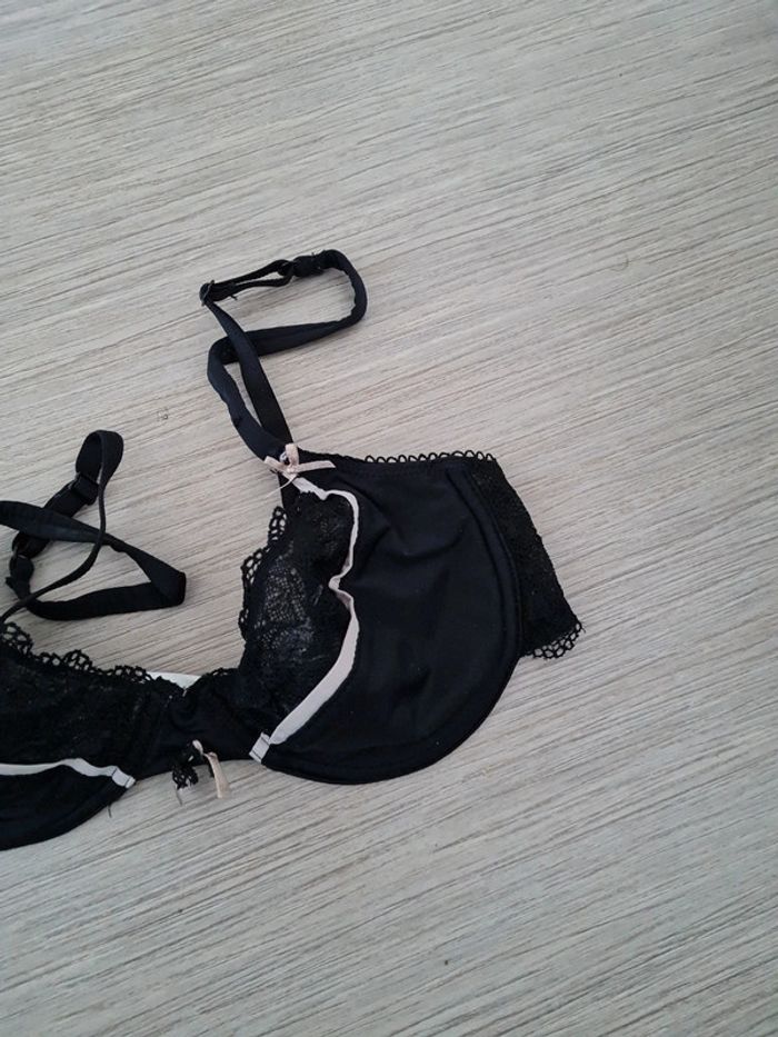 Soutien gorge 90 c très bon etat - photo numéro 3