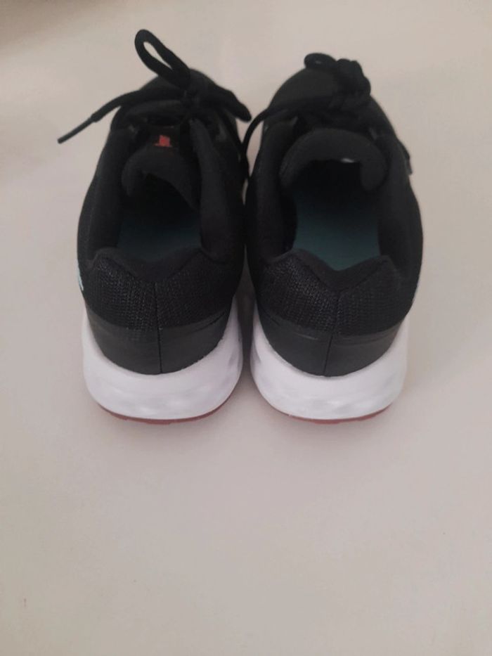 Basket Nike taille 38 - photo numéro 2