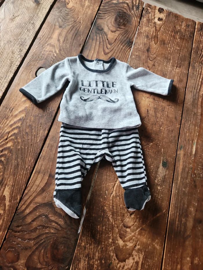 Pyjamas 1 mois - photo numéro 8