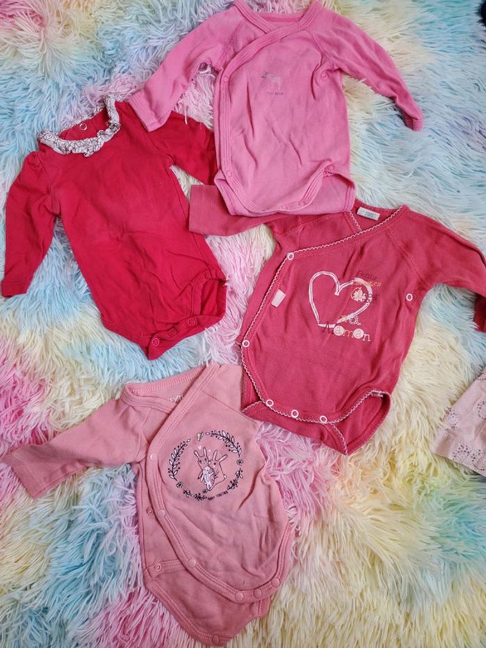🌴 Gros lot bébé fille 1 mois body et gilet - photo numéro 3