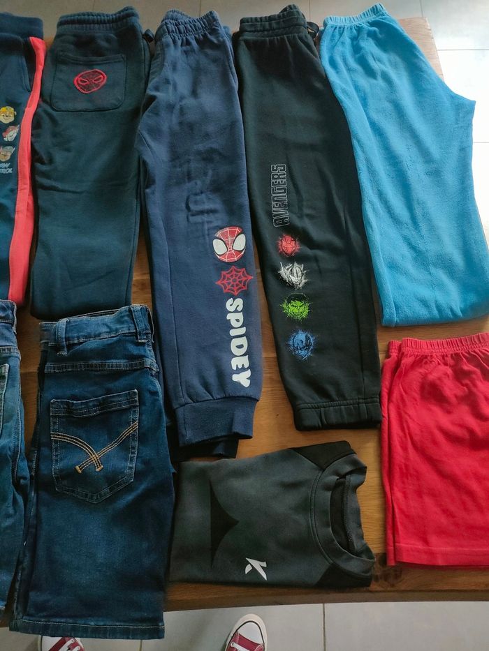 Lot de vêtements garçon taille 8ans - photo numéro 3