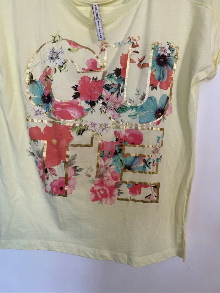 Tee-Shirt T S Stradivarius manches courtes jaune  Très bon état - photo numéro 2