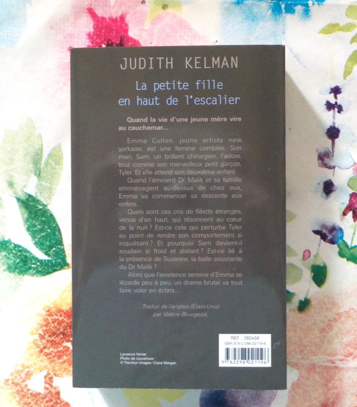 La petite fille en haut de l'escalier de Judith Kelman Ed. France Loisirs - photo numéro 3