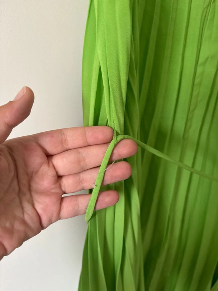 👗 Robe plissée mi-longue à bretelles fines - Vert- neuf sans étiquette - Mango - taille M - photo numéro 6