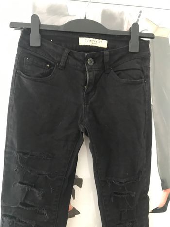 Jean slim rock trous cuisse et jambes dentelle 36