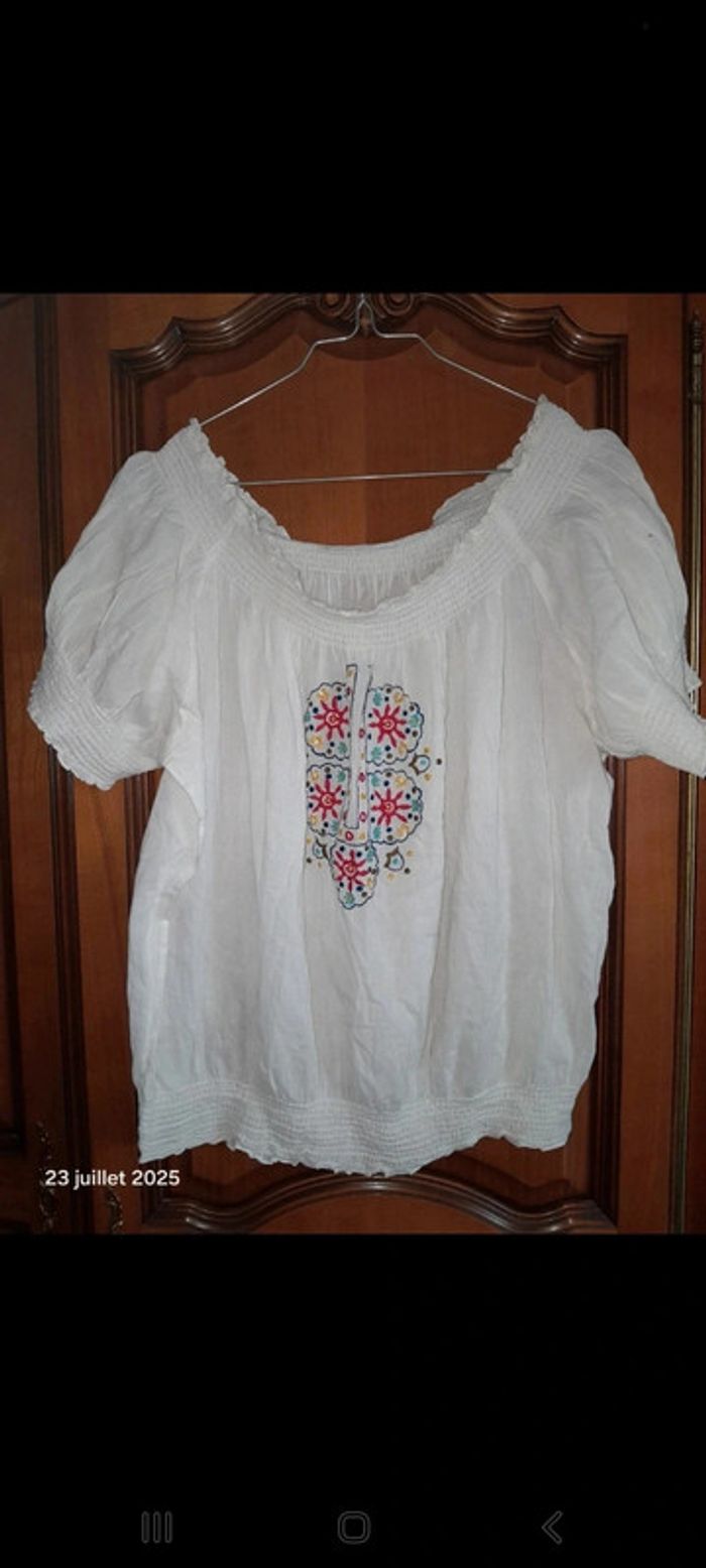 Blouse brodée