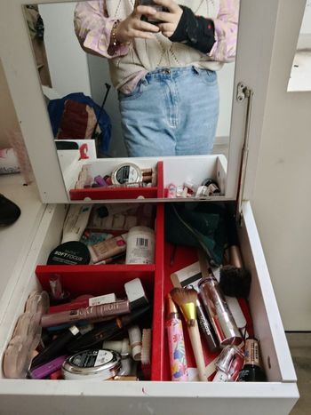 Coiffeuse avec maquillage