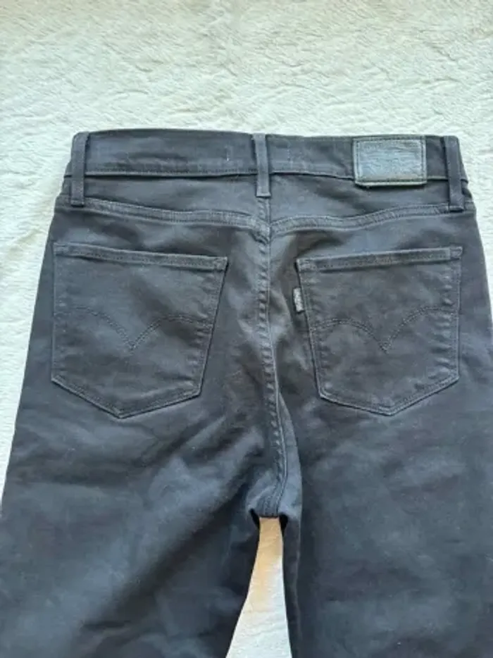 Jean Lévi’s 724 premium high rise straight droit noir taille mi haute W27 36/38 S/M parfaite état - photo numéro 12