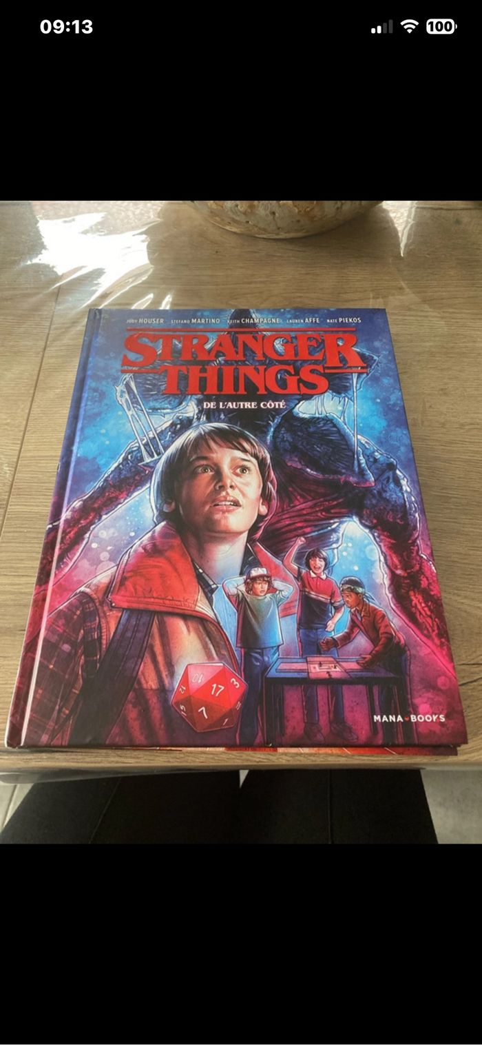 Lot de deux bandes dessinés stranger things - photo numéro 2