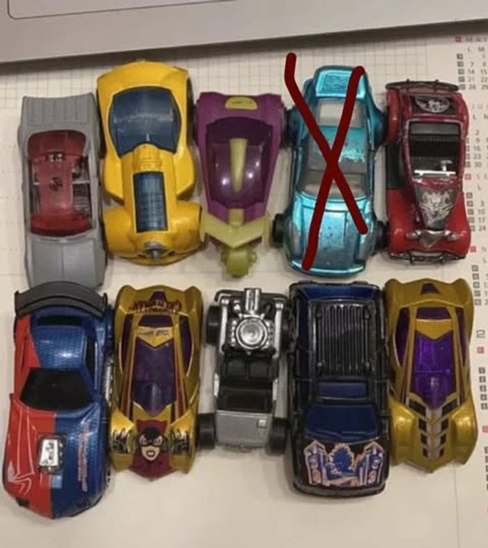 lot 9 voitures majorettes