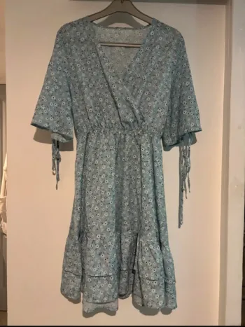 🩵Robe portefeuille bleue à fleurs Shein T38