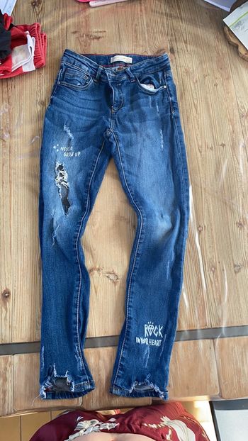 Jean à trous ( d origine ) zara taille 9/10 ans bleu