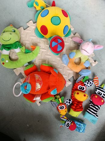 Lot jouets bebe