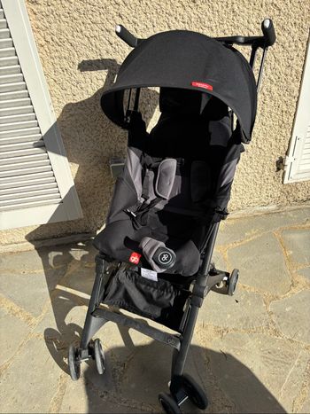 Poussette de voyage (compacte) gb Pockit+ All terrain  avec housse de transport.