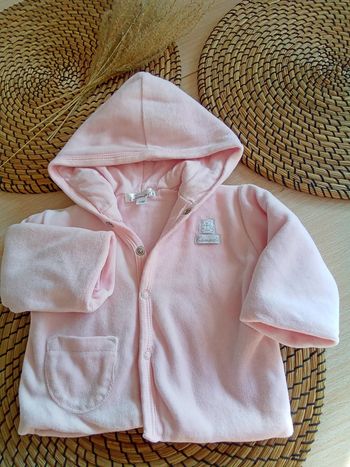 Gilet en velours rose avec capuche Kiabi 3 mois