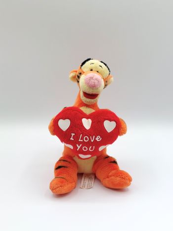 Peluche doudou tigre Tigrou avec un coeur I love you DISNEY NICOTOY SIMBA 18 cm
